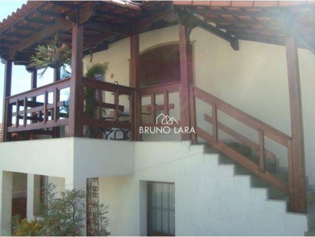 Casa à venda com 4 quartos, 222m² - Foto 2