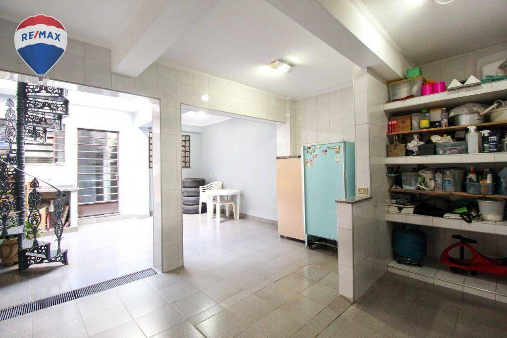 Casa à venda com 3 quartos, 200m² - Foto 42