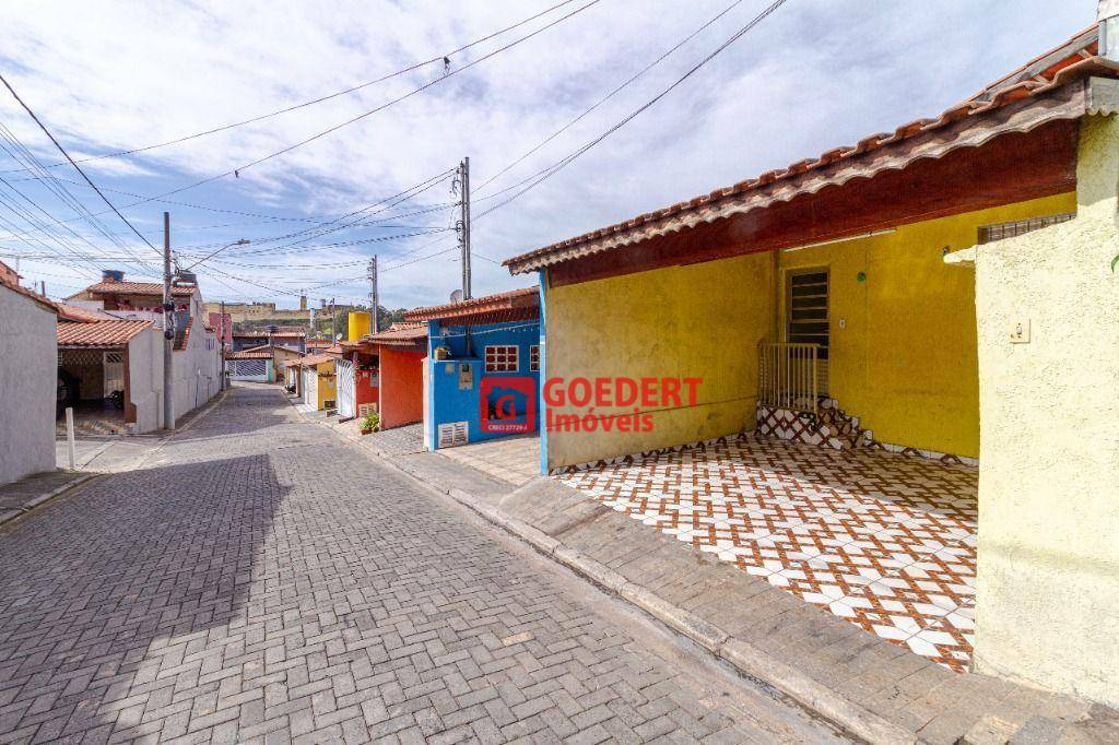 Casa de Condomínio para alugar com 2 quartos, 50m² - Foto 3