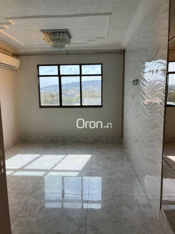 Apartamento à venda com 2 quartos, 67m² - Foto 2