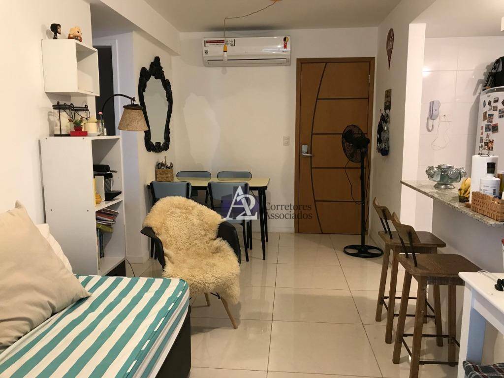 Apartamento à venda com 2 quartos, 59m² - Foto 2