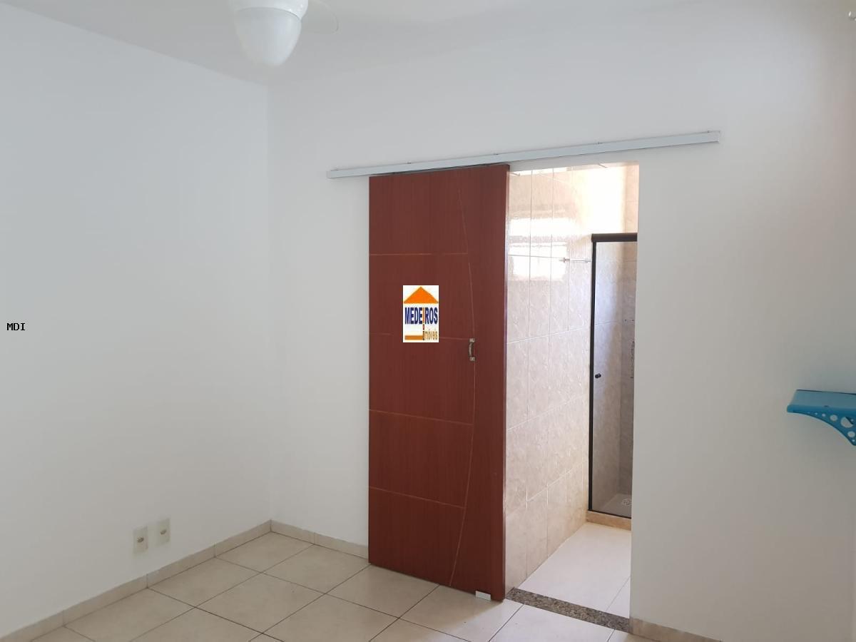 Casa à venda com 4 quartos, 185m² - Foto 2