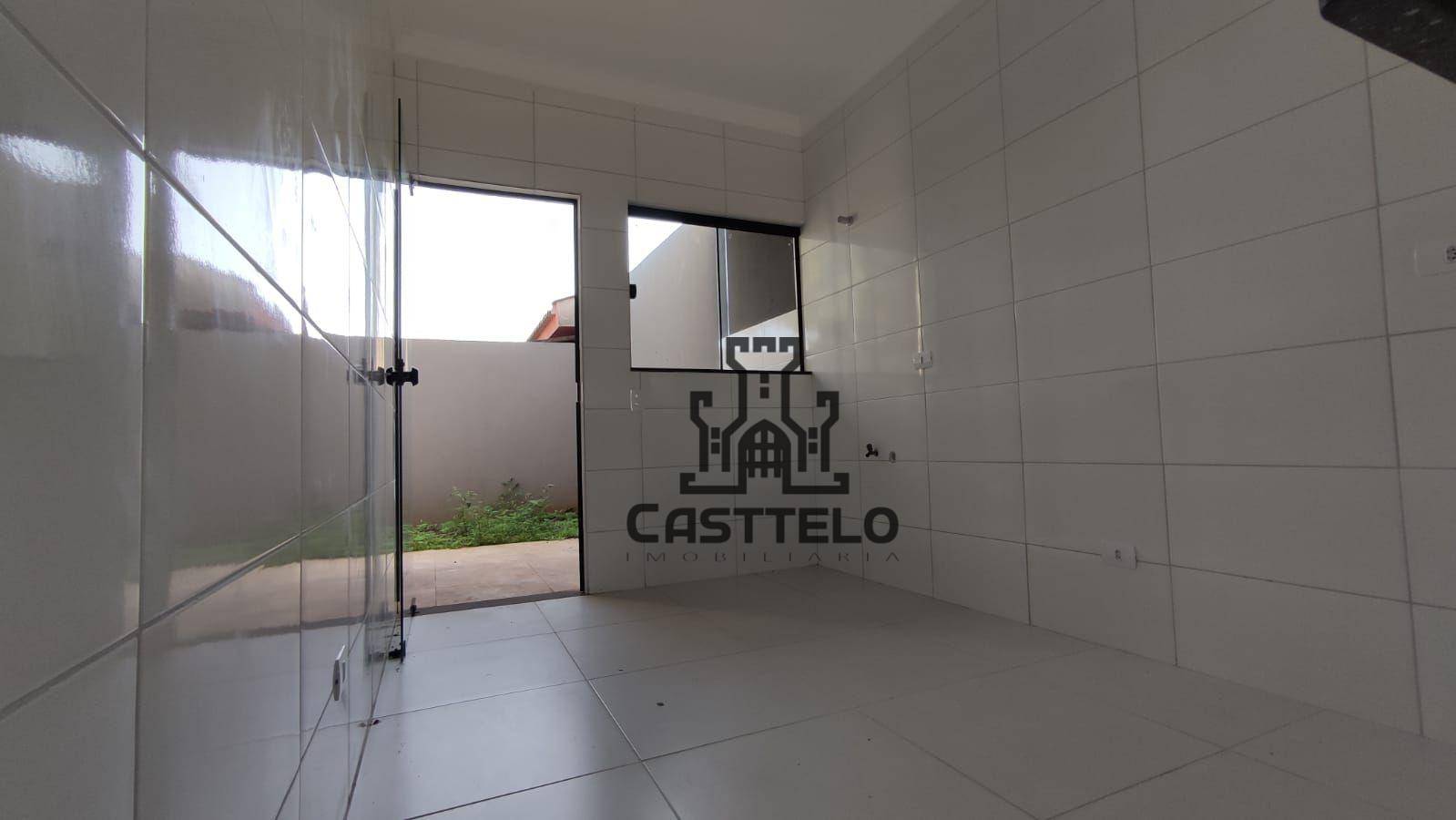 Casa à venda com 3 quartos, 62m² - Foto 4