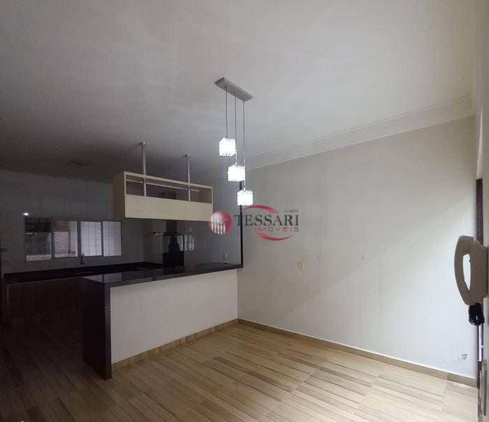 Casa para alugar com 3 quartos, 150m² - Foto 4