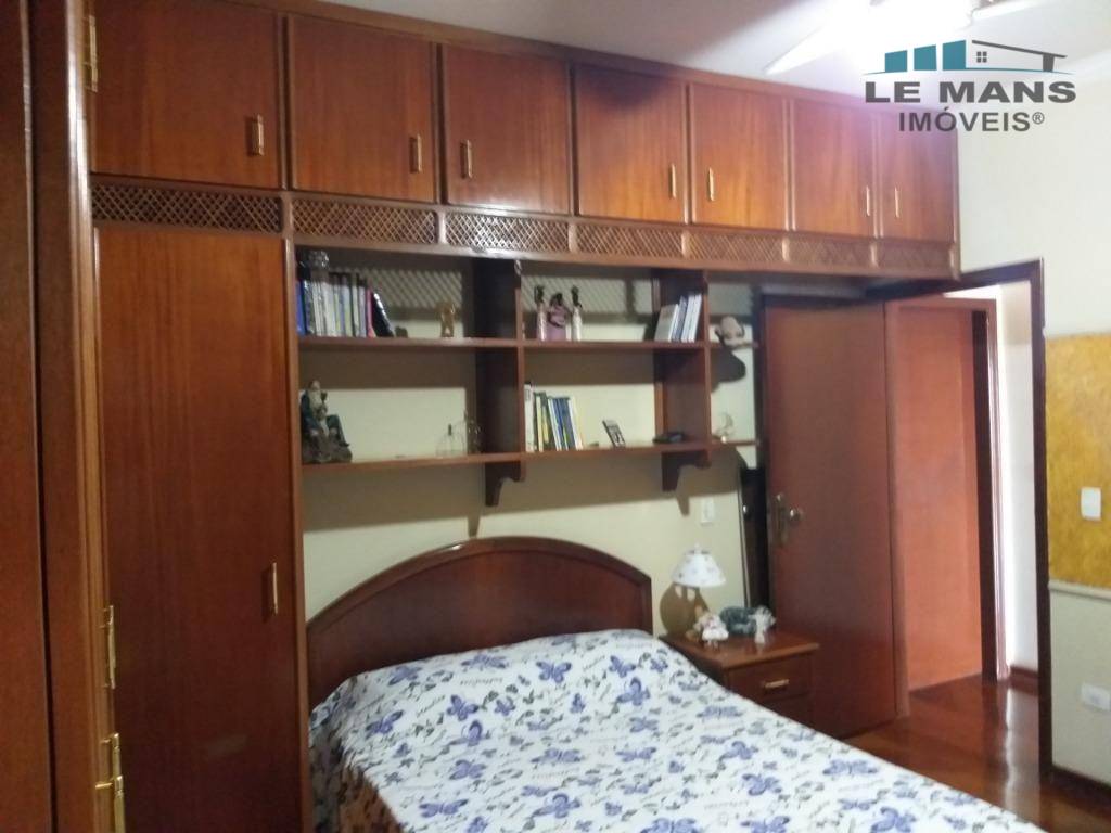 Casa à venda com 3 quartos, 226m² - Foto 18