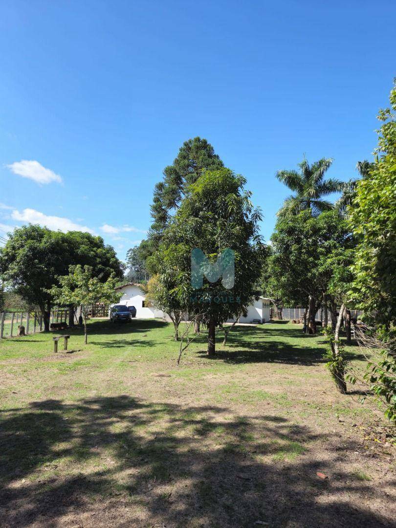 Chácara à venda com 3 quartos, 180m² - Foto 2