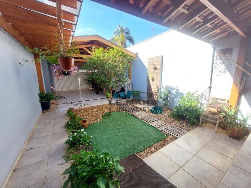 Casa à venda com 2 quartos, 125m² - Foto 1