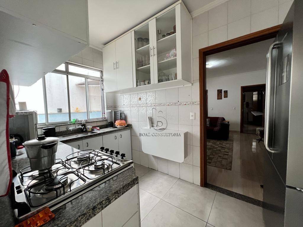 Casa de Condomínio à venda com 3 quartos, 360m² - Foto 4