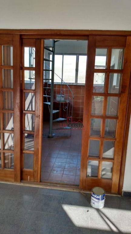 Casa à venda com 5 quartos, 180m² - Foto 3