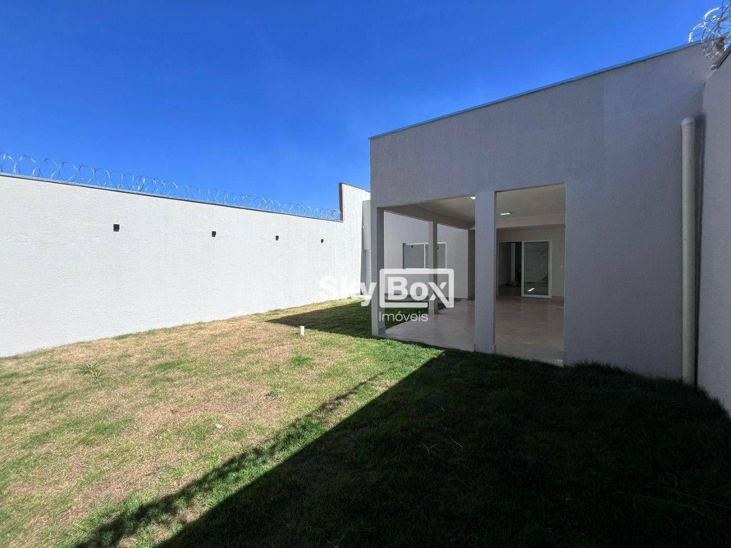 Casa à venda com 3 quartos, 250m² - Foto 1