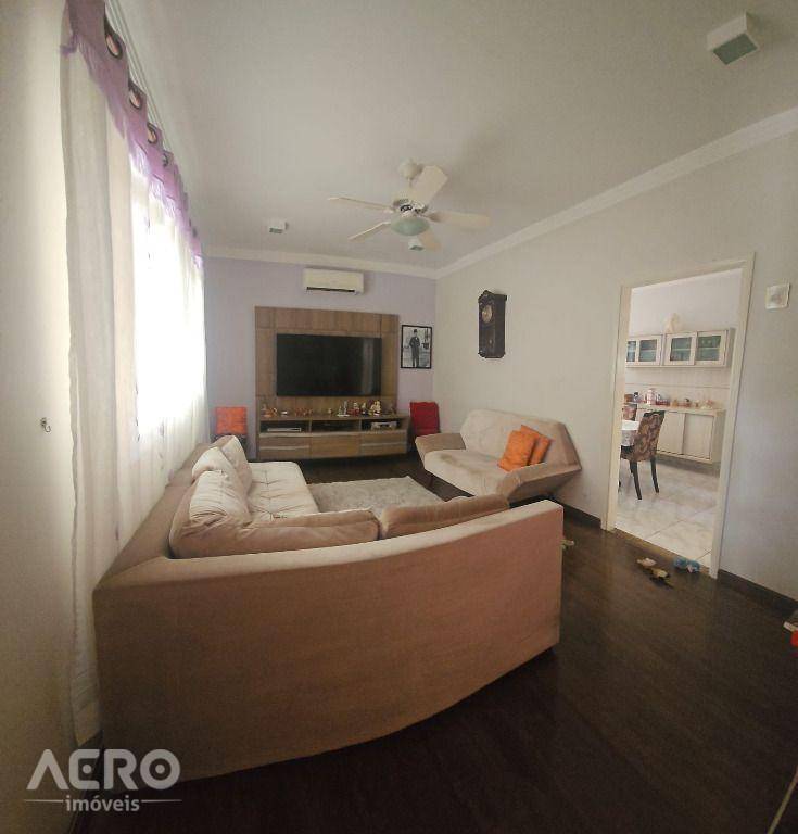 Casa à venda com 3 quartos, 160m² - Foto 4