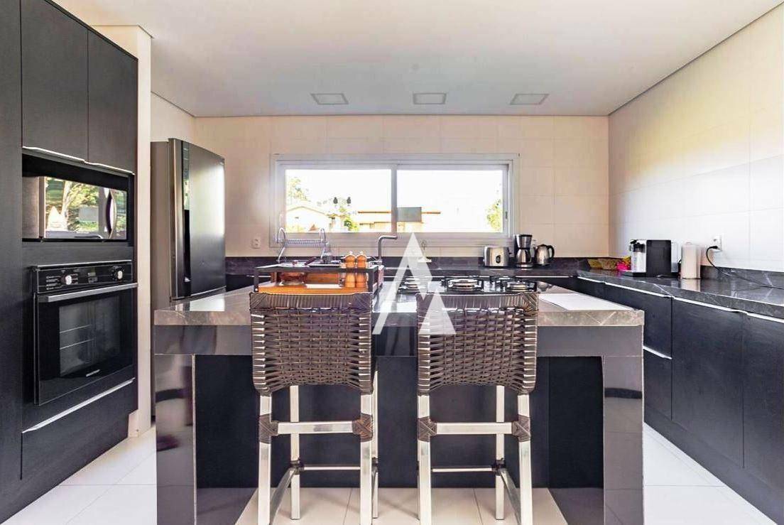 Casa de Condomínio para alugar com 3 quartos, 400m² - Foto 23