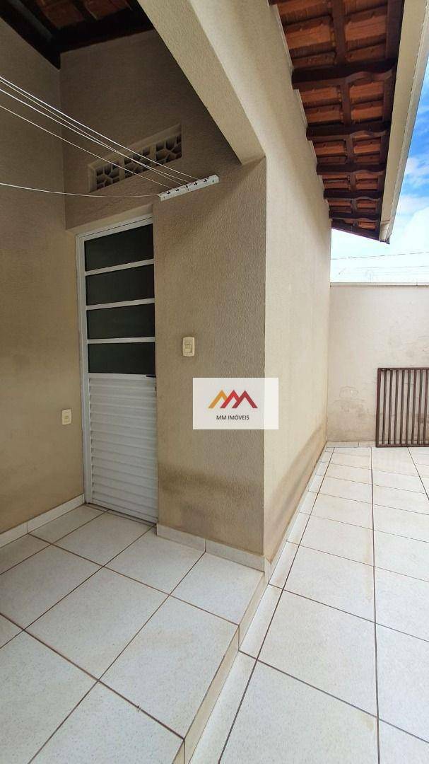 Casa à venda com 3 quartos, 232m² - Foto 4