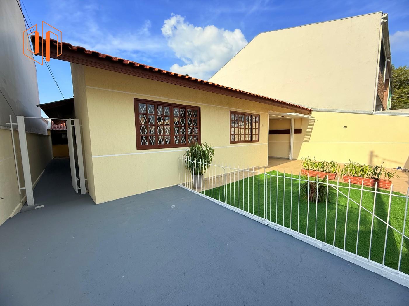 Casa à venda com 4 quartos, 132m² - Foto 1