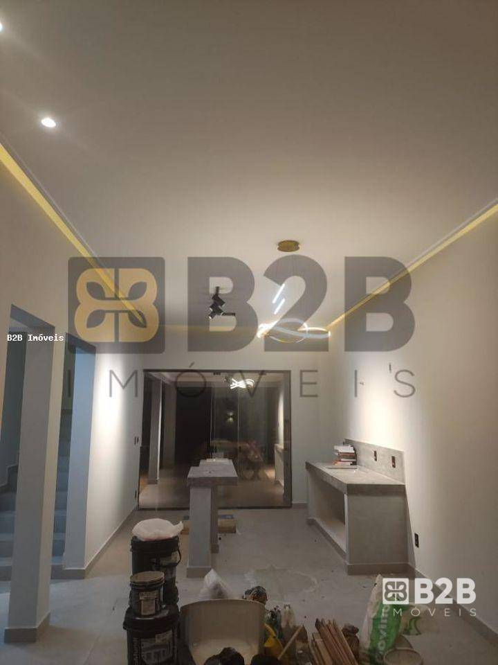 Casa à venda com 3 quartos, 230m² - Foto 2