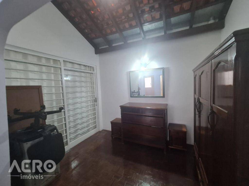 Casa à venda com 3 quartos, 184m² - Foto 2