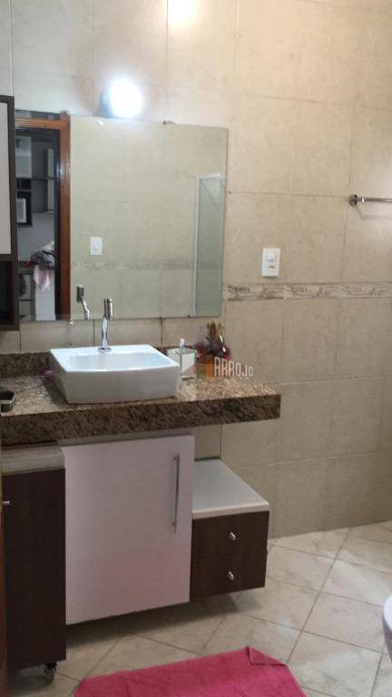Sobrado à venda com 3 quartos, 200m² - Foto 2