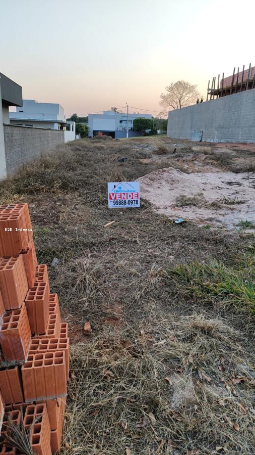 Terreno à venda, 400m² - Foto 1