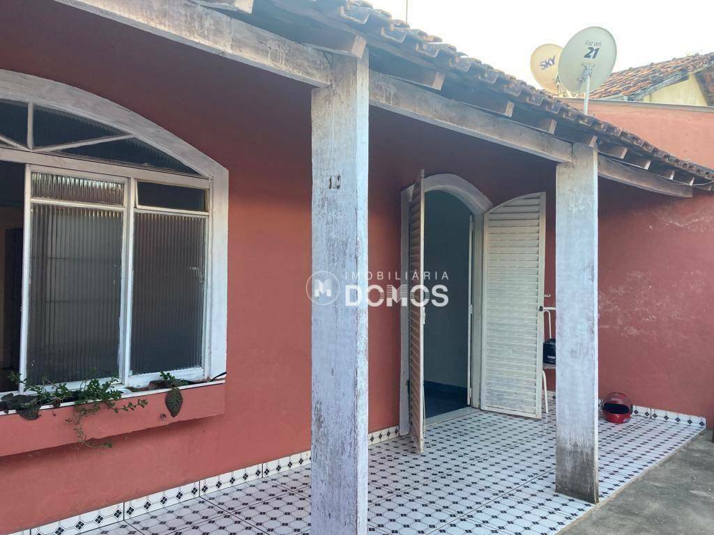 Casa à venda com 4 quartos, 150m² - Foto 1