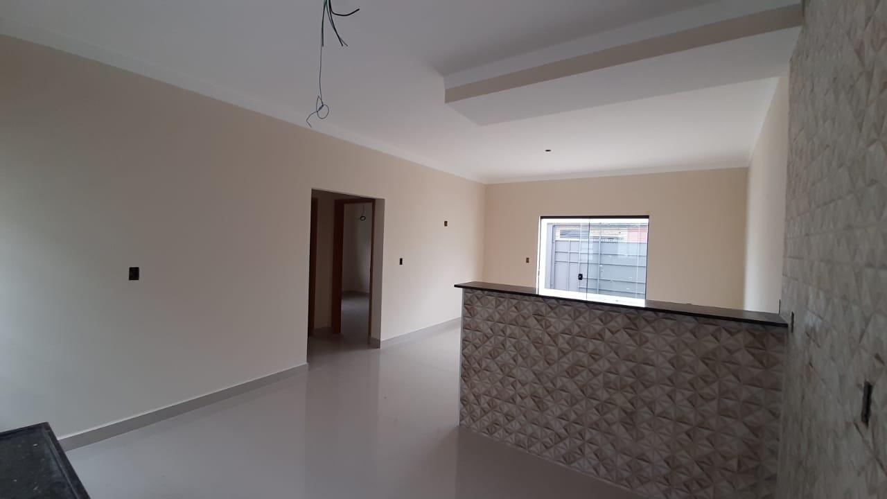 Casa à venda com 2 quartos, 100m² - Foto 1