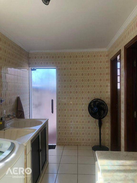 Casa à venda com 3 quartos, 251m² - Foto 10