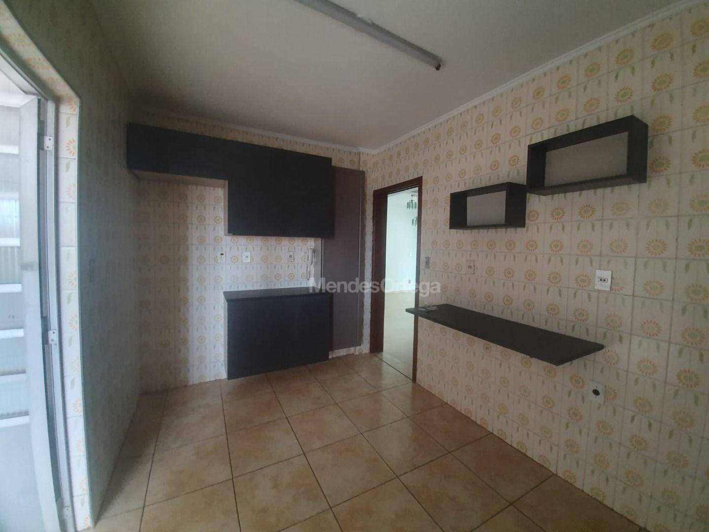 Apartamento para alugar com 3 quartos, 130m² - Foto 16