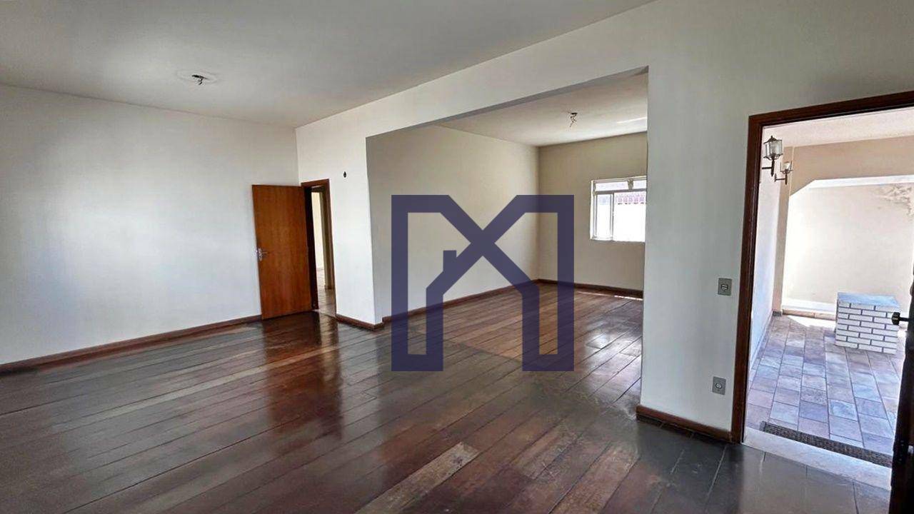 Casa à venda com 6 quartos, 283m² - Foto 5