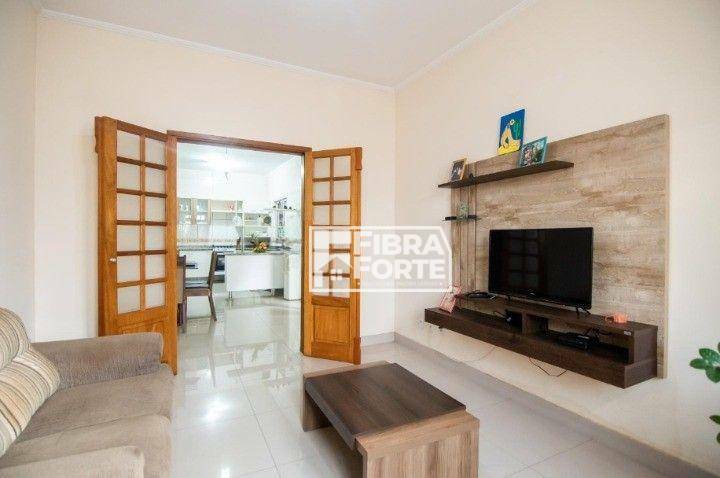 Casa à venda com 3 quartos, 221m² - Foto 3