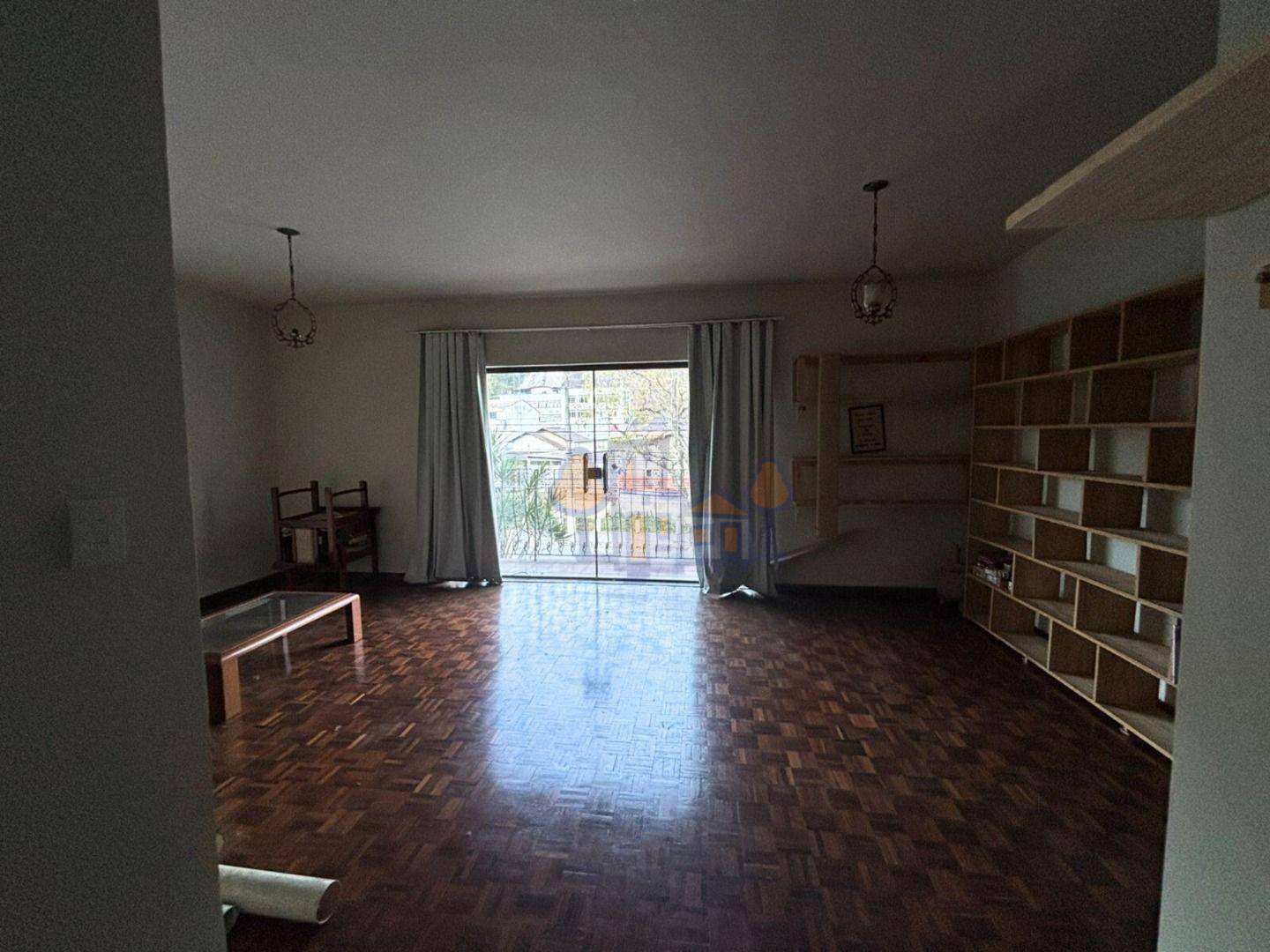 Casa à venda com 5 quartos, 96m² - Foto 4
