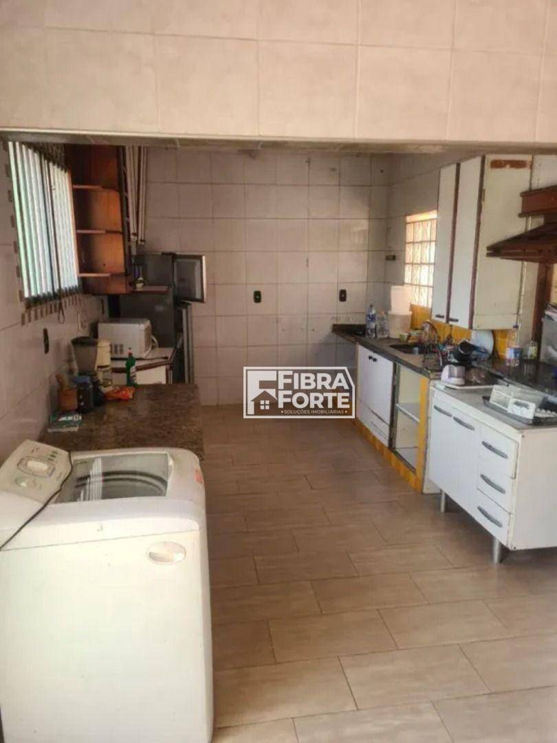 Casa para alugar com 4 quartos, 440m² - Foto 17