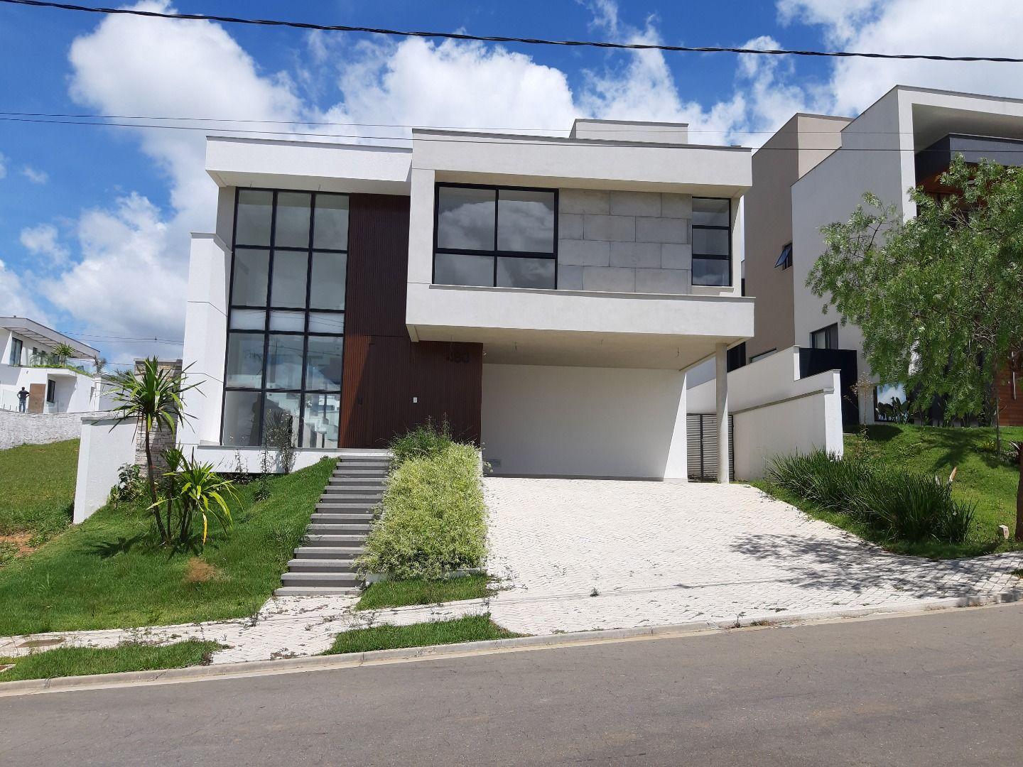 Casa à venda com 4 quartos, 330m² - Foto 1