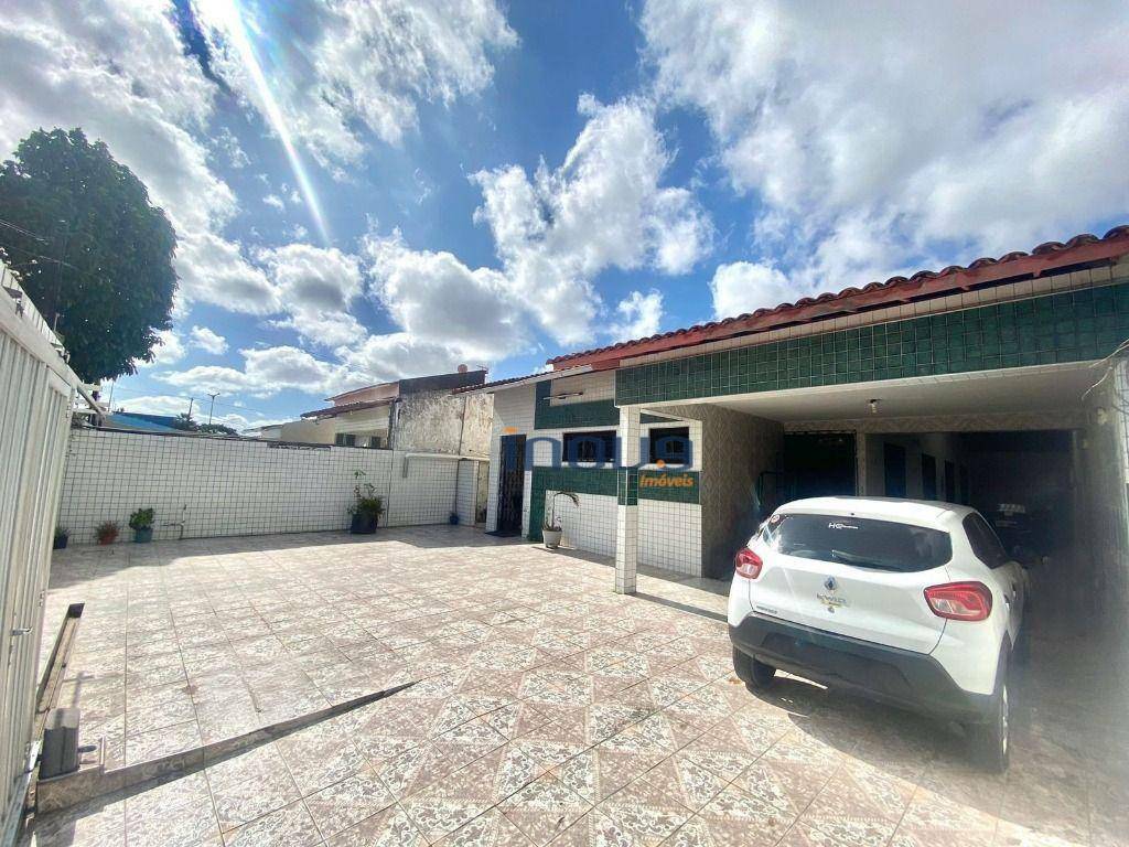 Casa à venda com 4 quartos, 257m² - Foto 2