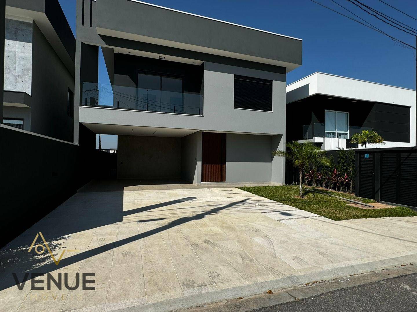 Casa de Condomínio à venda com 4 quartos, 282m² - Foto 1