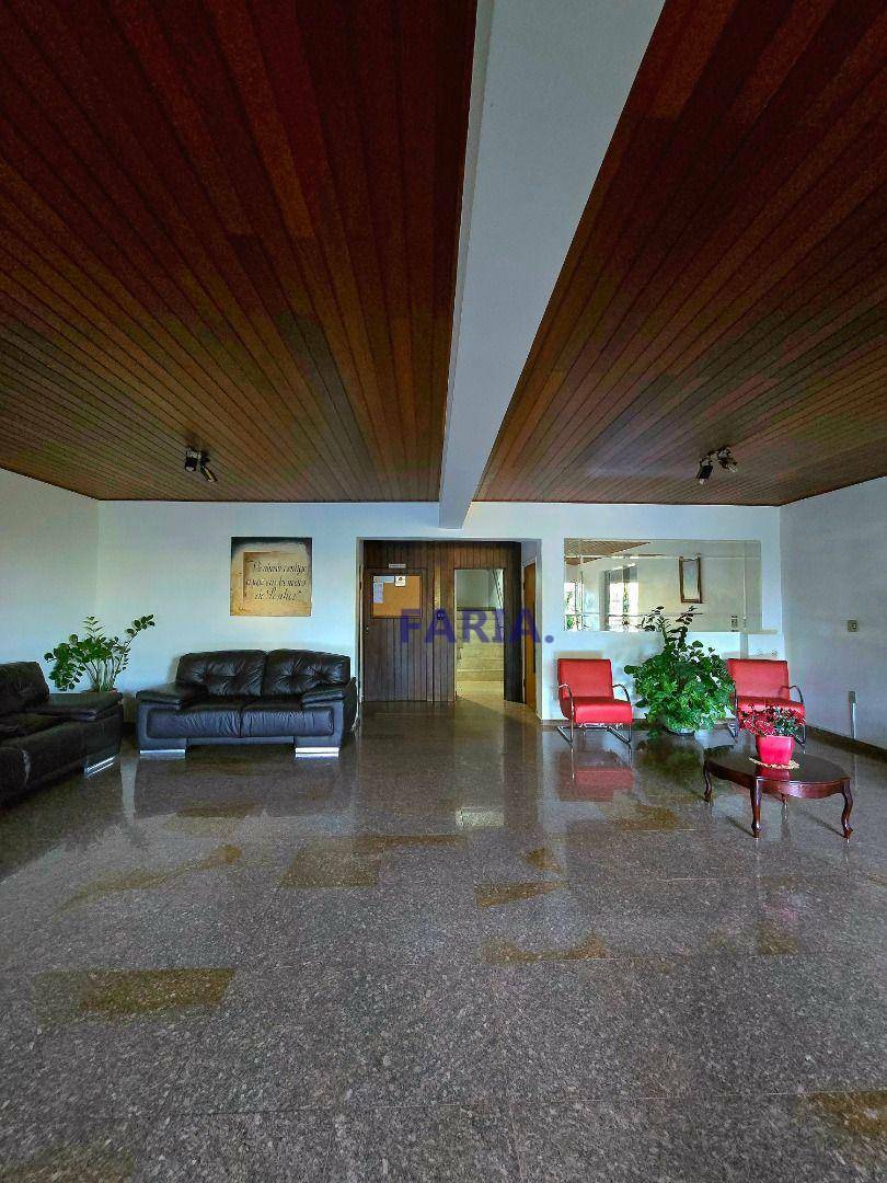 Apartamento à venda com 5 quartos, 211m² - Foto 4