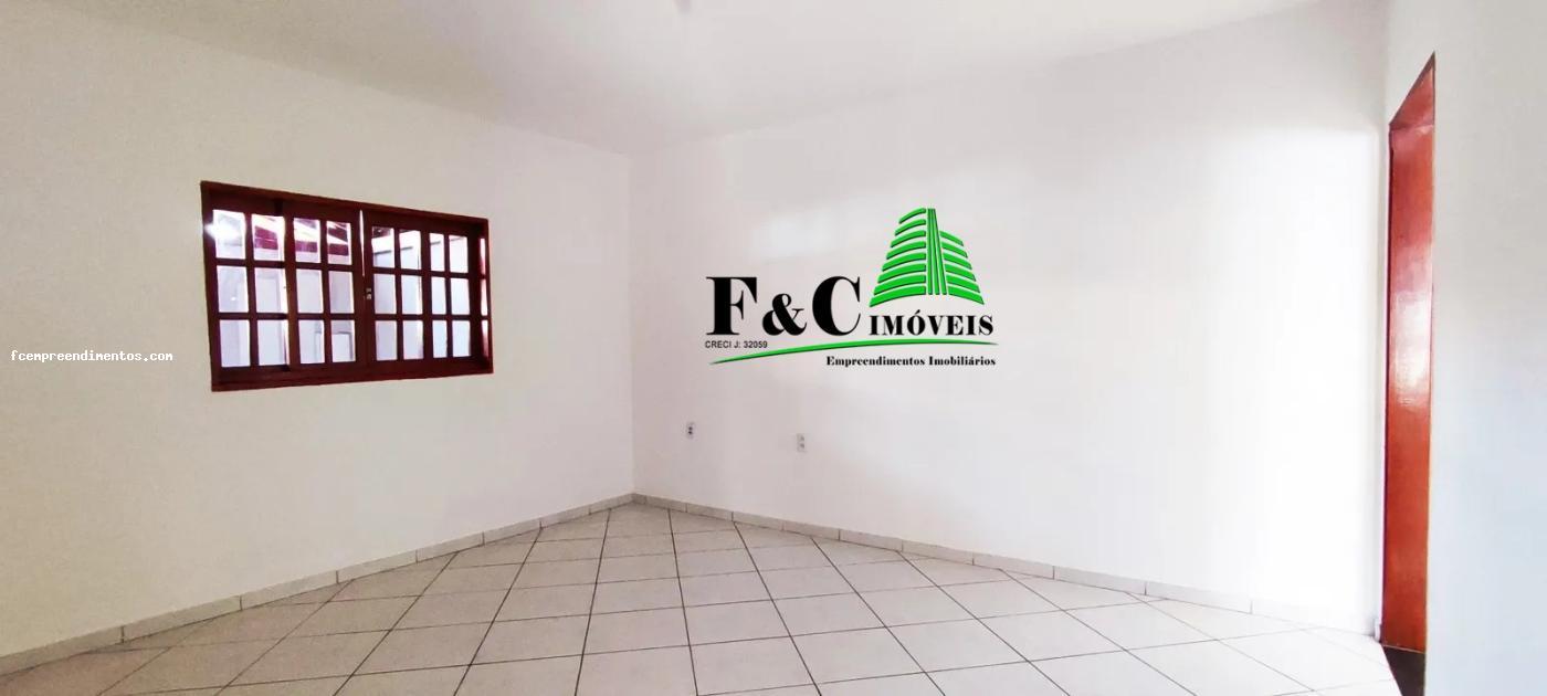 Casa à venda com 2 quartos, 140m² - Foto 2