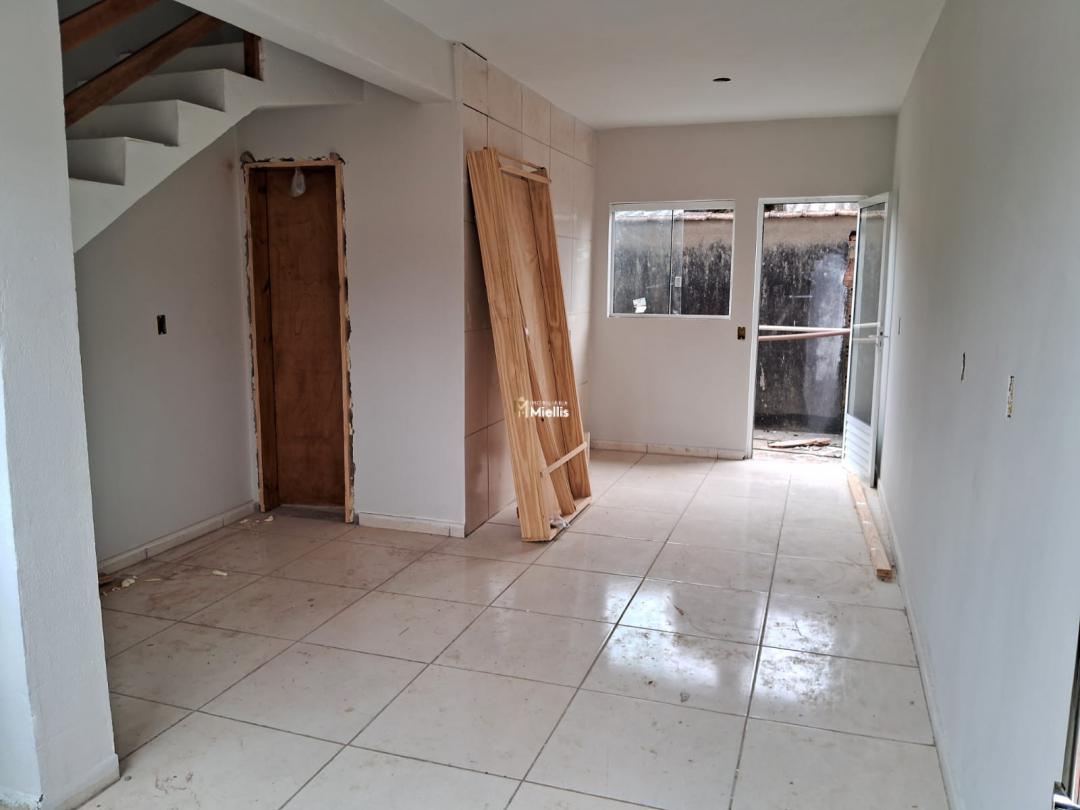 Casa à venda com 2 quartos, 60m² - Foto 3