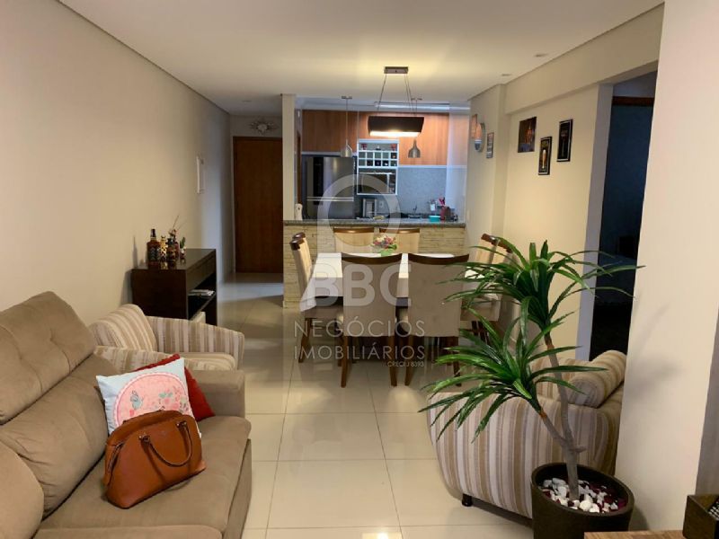 Apartamento à venda com 2 quartos, 67m² - Foto 2