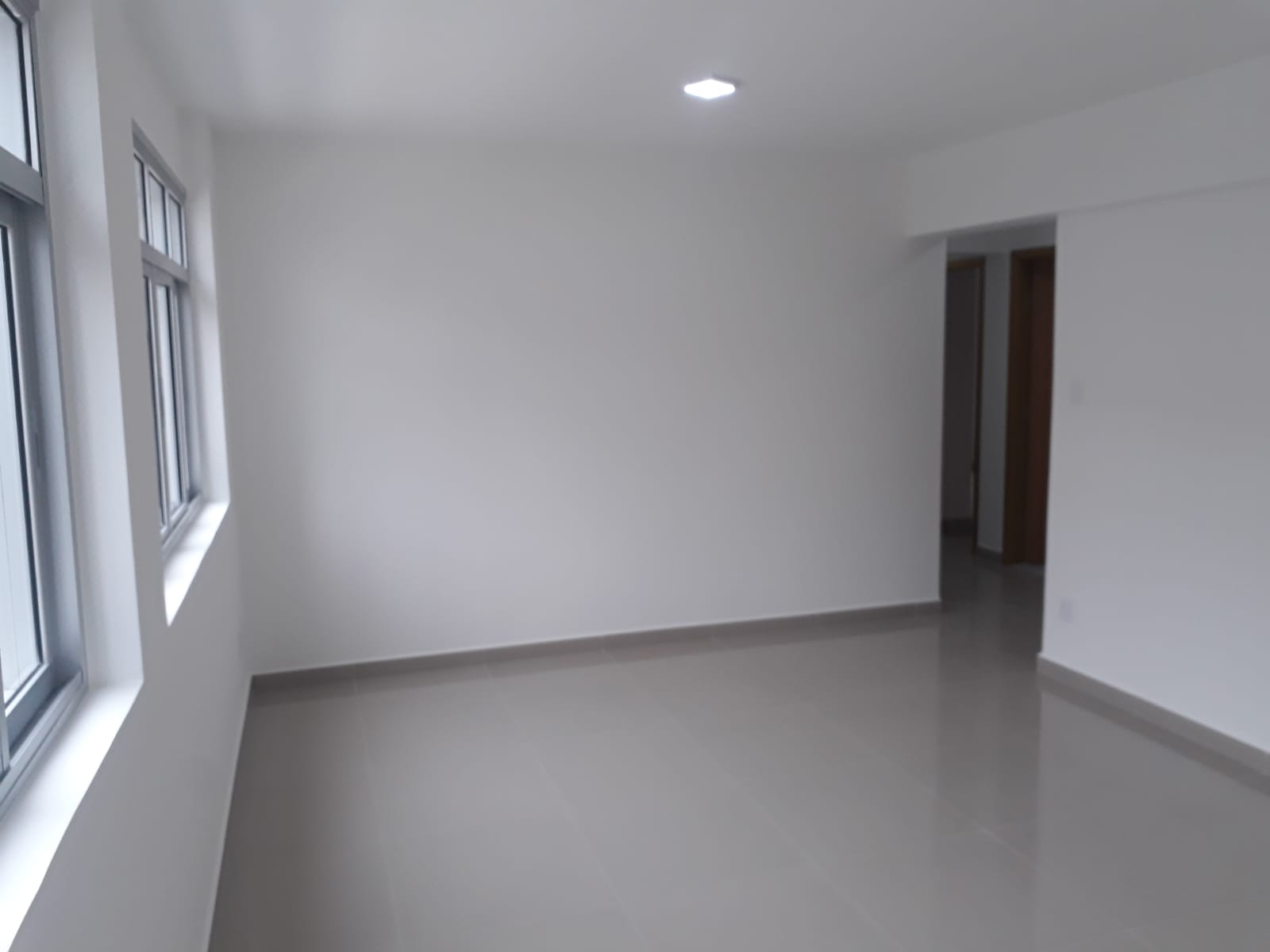 Apartamento à venda com 3 quartos, 103m² - Foto 2