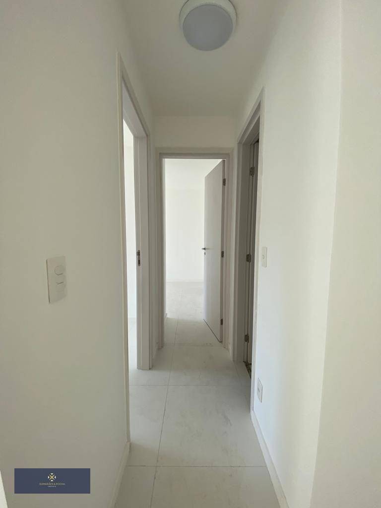 Apartamento à venda com 2 quartos, 70m² - Foto 3