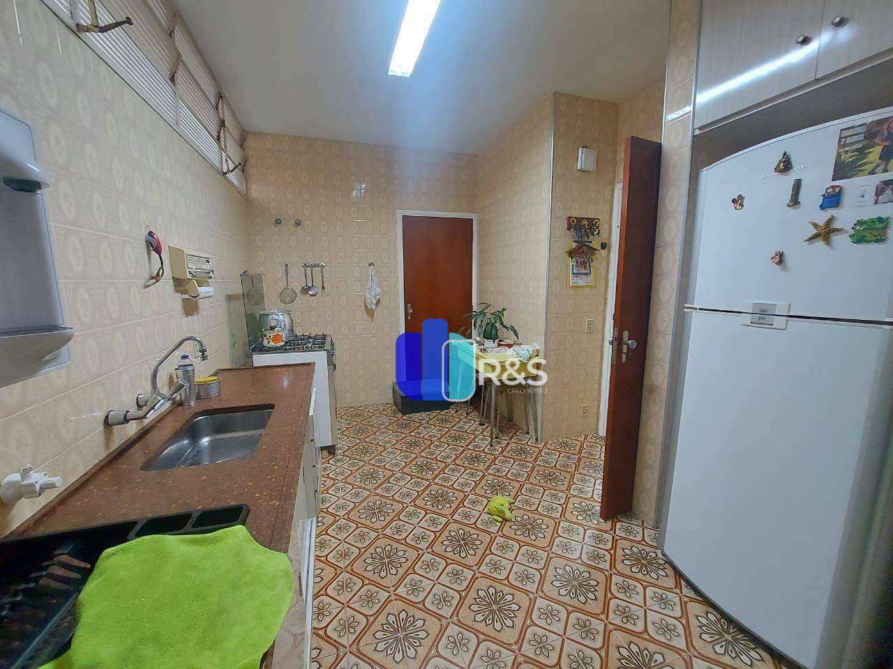 Casa para alugar com 4 quartos, 300m² - Foto 5