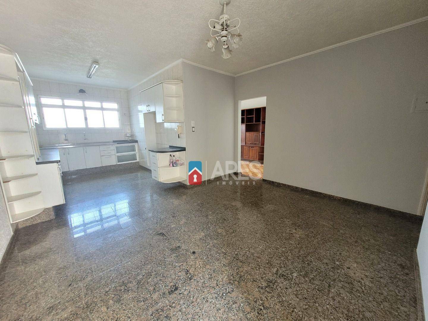 Casa à venda com 3 quartos, 141m² - Foto 2