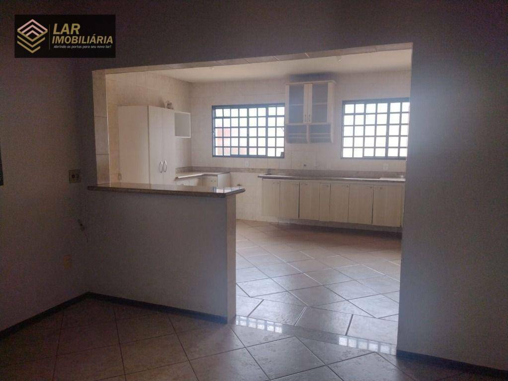 Casa para alugar com 3 quartos, 170m² - Foto 16