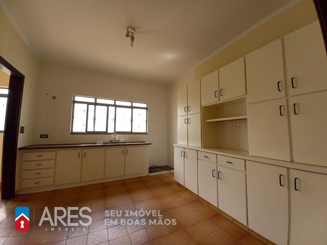 Casa para alugar com 3 quartos, 201m² - Foto 3