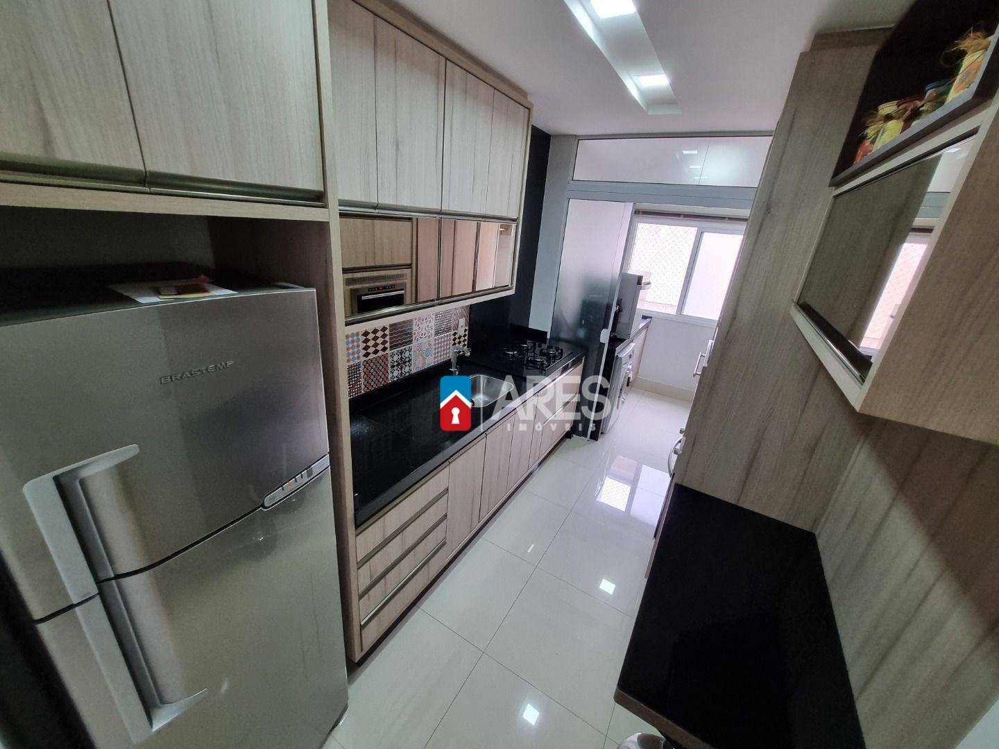 Apartamento à venda com 2 quartos, 70m² - Foto 2