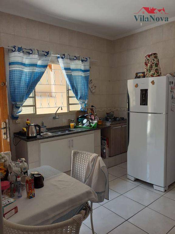 Casa à venda com 2 quartos, 80m² - Foto 4