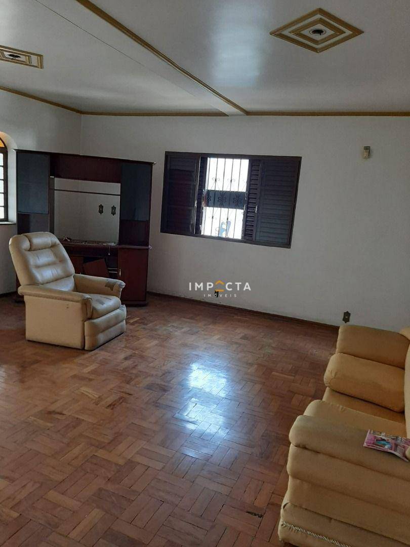 Casa à venda com 3 quartos, 210m² - Foto 1