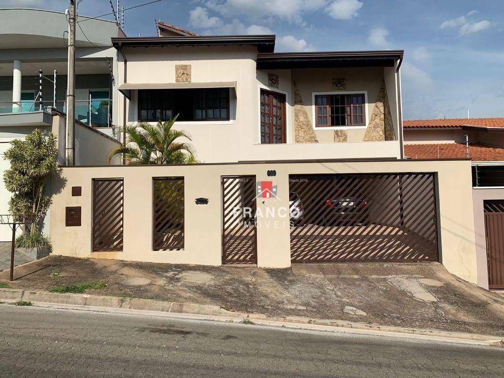 Casa à venda com 3 quartos, 241m² - Foto 1