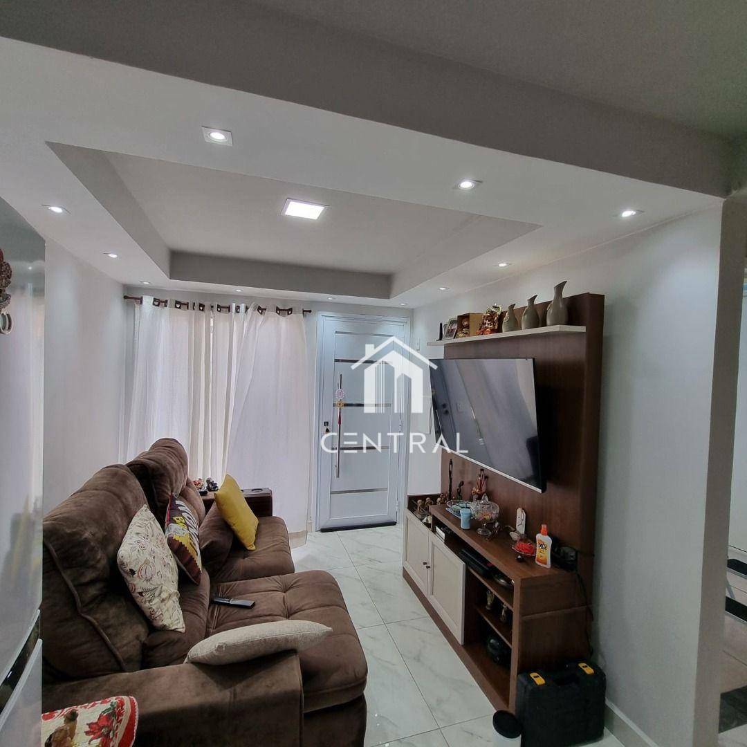 Casa à venda com 2 quartos, 70m² - Foto 1