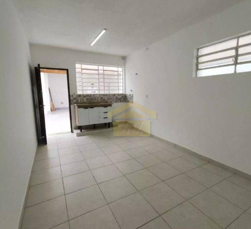 Casa à venda e aluguel com 3 quartos, 120m² - Foto 2