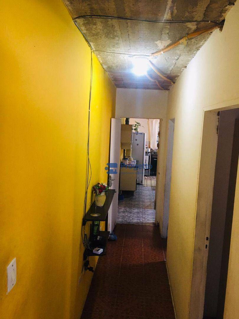 Casa à venda com 4 quartos, 200m² - Foto 15